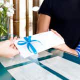 就職祝い 内定祝いのおすすめプレゼント23選 お祝い金額の相場とマナーを解説 Smartlog 就職祝い 内定祝いのおすすめプレゼント23選 お祝い金額の相場とマナーを解説 Smartlog