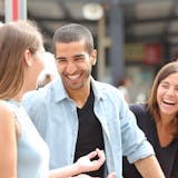 会話が盛り上がる人の特徴とは?コミュ力を高...
