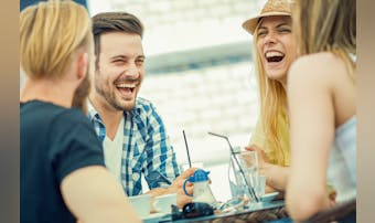 人徳がある人の特徴8選 多くの人が慕う人徳者になる方法を解説 Smartlog 人徳がある人の特徴8選 多くの人が慕う人徳者になる方法を解説 Smartlog