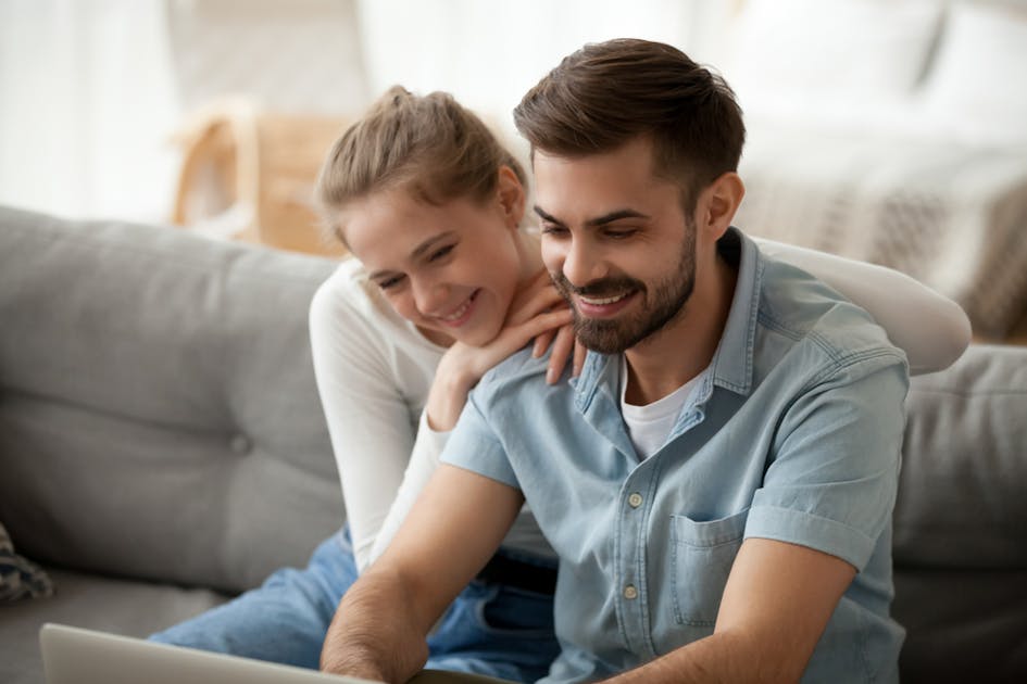 仲良し夫婦に共通する10選の特徴 ずっとラブラブな夫婦円満の秘訣とは Smartlog