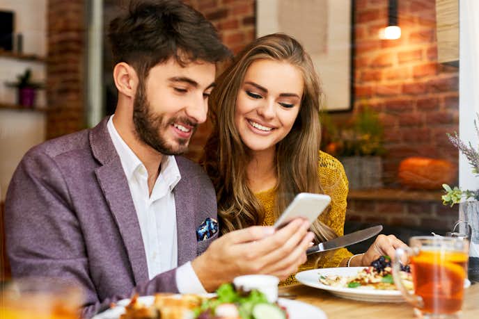 目を合わせてくれない男性心理とは 目を合わせない理由 本音を見抜く方法を解説 Smartlog 目を合わせてくれない男性心理とは 目を合わせない理由 本音を見抜く方法を解説 Smartlog