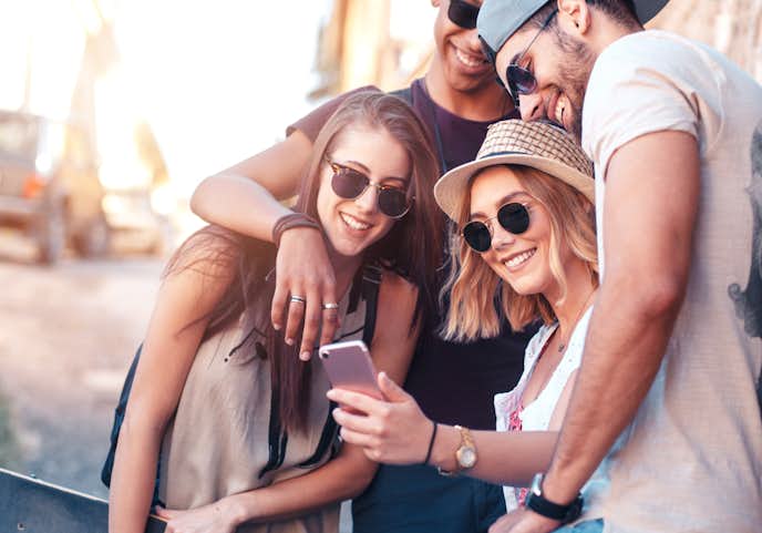 もしかして好かれてるかも 男性が好きな女性に見せる脈ありサインとは Smartlog もしかして好かれてるかも 男性が好きな女性に見せる脈ありサインとは Smartlog