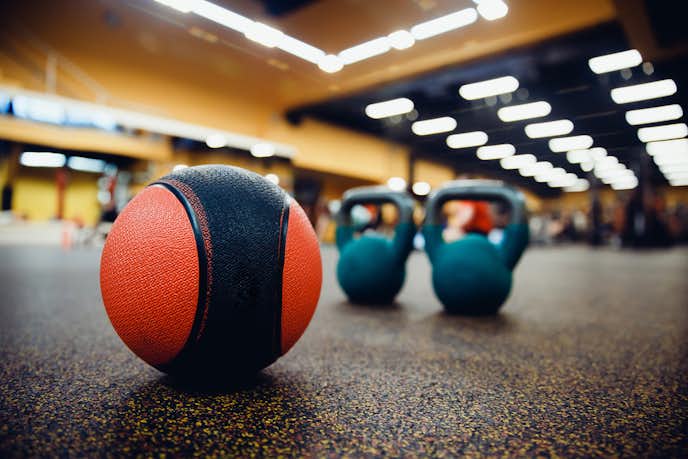 メディシンボールの選び方：トレーニングによって大きさを変える