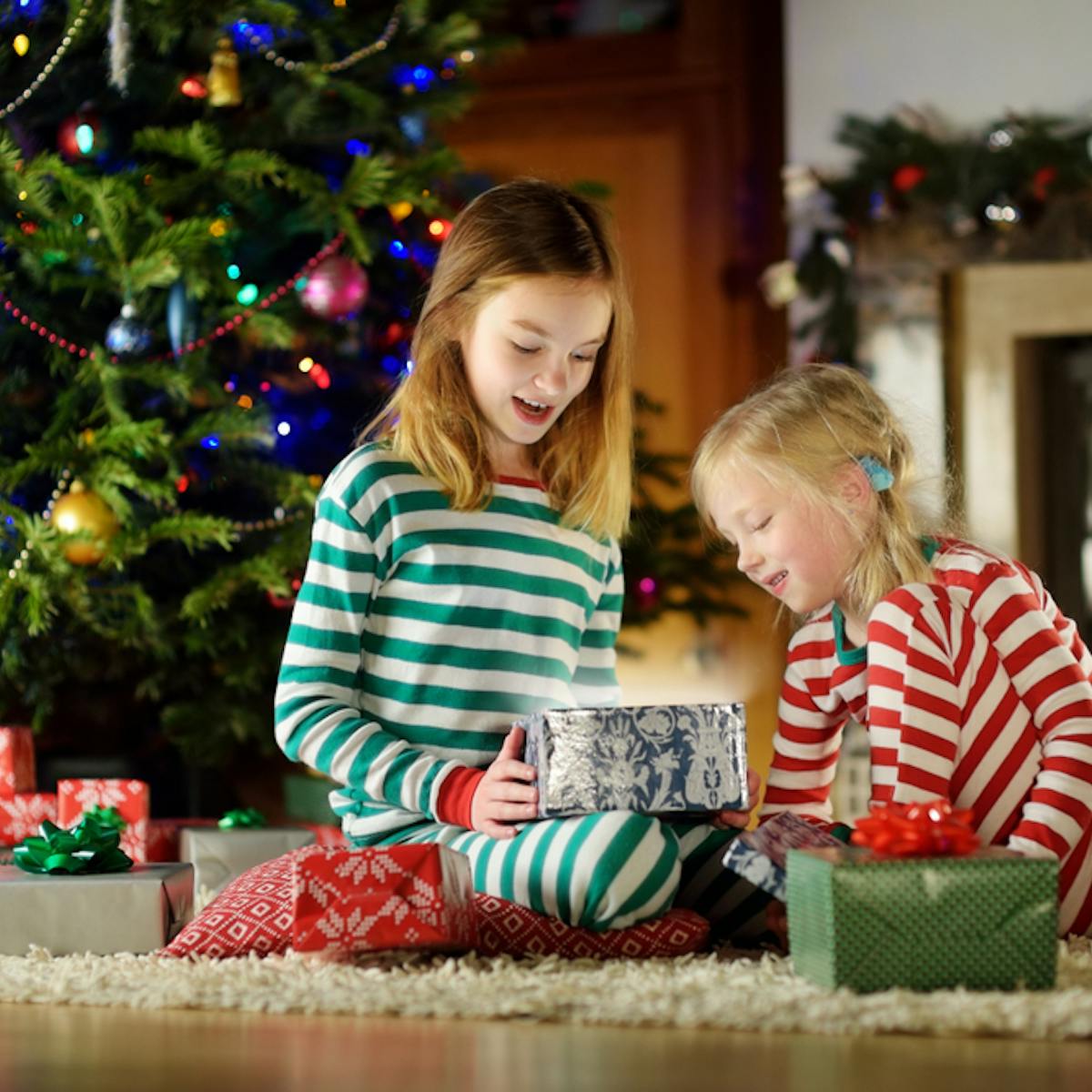 4歳 5歳の女の子 子どもが喜ぶクリスマスプレゼントのおすすめ大特集 最高のクリスマスプレゼント22 5 12歳の女の子は赤く印刷されたドレスギフトを回す Vladatk Kim Ba 4歳 5歳の女の子 子どもが喜ぶクリスマスプレゼントのおすすめ大特集 最高のクリスマスプレゼント22 5 12歳の女の子は赤く印刷されたドレスギフトを回す Vladatk Kim Ba