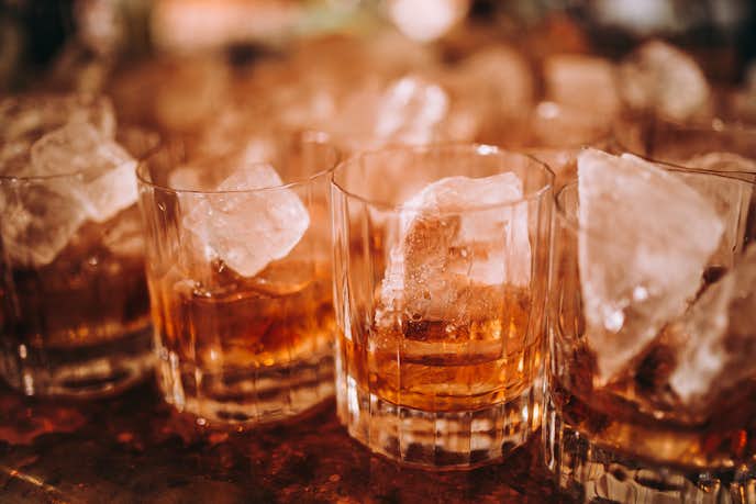 サントリー「響」ウイスキーの魅力とは｜品薄中の人気プレミア銘柄も紹介 | Smartlog