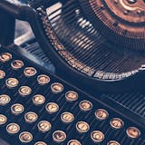 タイプライターの使い方は?手動式&電子式の...