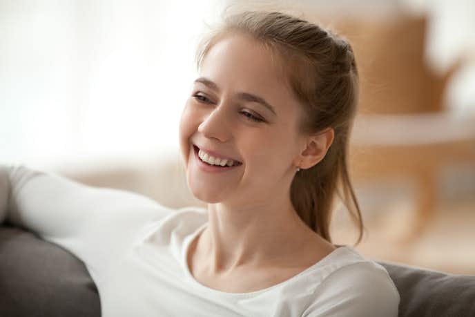 表情筋の効果的な鍛え方 好印象な笑顔 を作る小顔トレーニングとは Smartlog