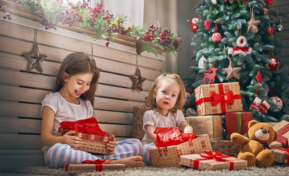 2歳の子供が喜ぶ実用的なクリスマスプレゼント集｜女の子＆男の子に人気のギフト | 最高のクリスマスプレゼント2022