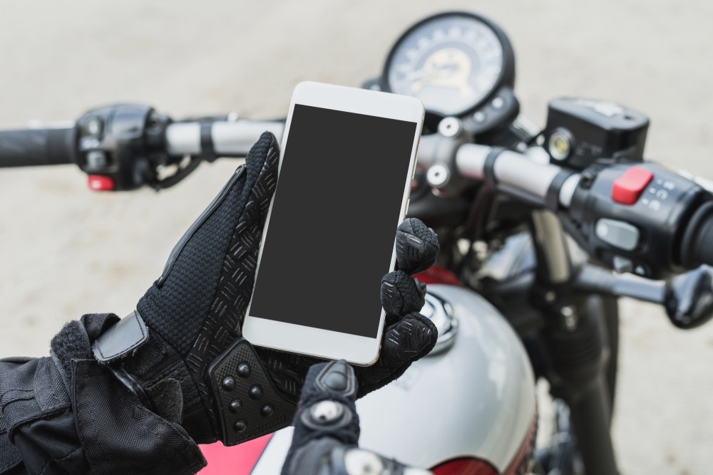 バイク用スマホホルダーのおすすめ21選｜防水＆充電機能が付きの人気アイテム集 | セレクト by Smartlog