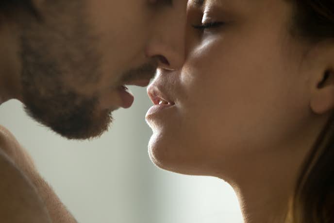 初めてのキスのやり方 タイミング 上手な誘い方や注意点まで紹介 Smartlog 初めてのキスのやり方 タイミング 上手な誘い方や注意点まで紹介 Smartlog