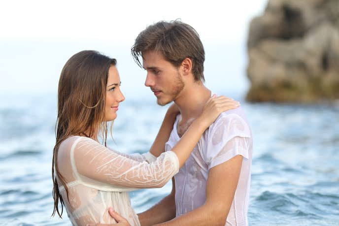 ファーストキスっていつが平均 初キスのタイミング 成功させる方法とは Smartlog