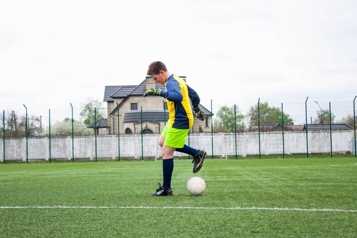 【サッカー】練習用のピステとは？人気ブランドの上下セットを紹介 セレクト