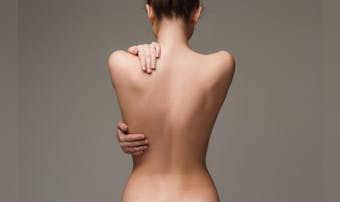 【背中痩せ】背中の肉を落とす筋トレ・ストレッチ・運動メニュー｜短期間で痩せる方法とは