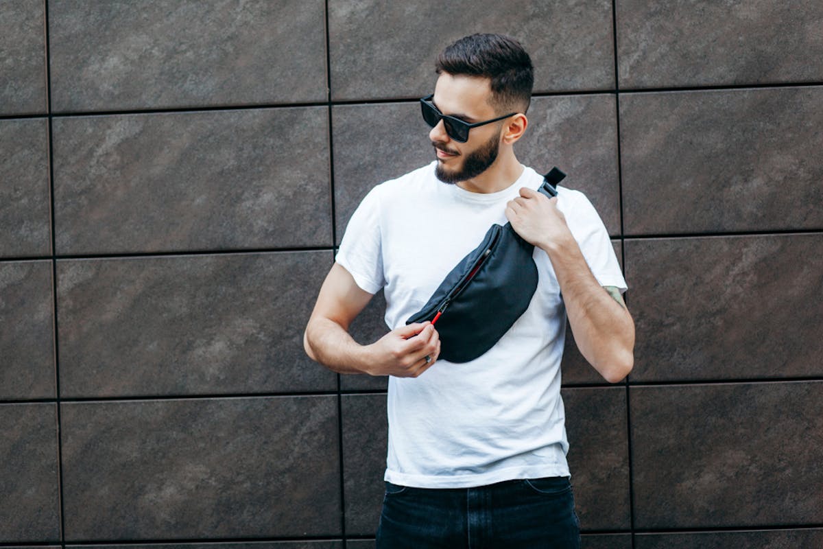 メンズ サコッシュの人気おすすめブランド 大人男子が似合うおしゃれバッグとは Smartlog メンズ サコッシュの人気おすすめブランド 大人男子が似合うおしゃれバッグとは Smartlog