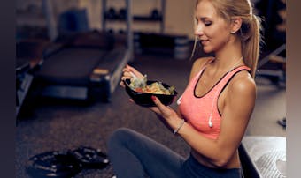 筋トレ前後のおすすめ食事メニュー例｜筋肥大／減量で意識すべき献立とは？