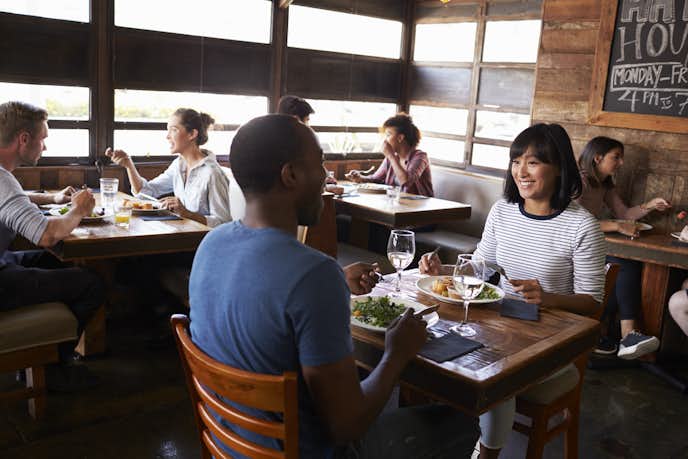 初デートは食事だけが無難 誘う時間帯からお店選びや会話の話題まで大公開 Smartlog 初デートは食事だけが無難 誘う時間帯からお店選びや会話の話題まで大公開 Smartlog