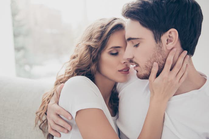 彼女からキスされた彼氏の本音とは 男性がキスしてほしい瞬間も紹介 Smartlog