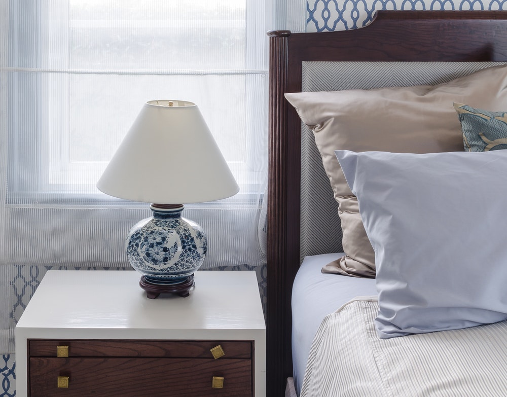 おしゃれなベッドサイドランプのおすすめ15選｜寝室に置きたい人気の照明とは | Smartlog