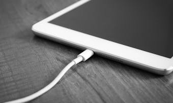 大容量モバイルバッテリーのおすすめ17選 21年人気の充電器集 Smartlog 大容量モバイルバッテリーのおすすめ17選 21年人気の充電器集 Smartlog