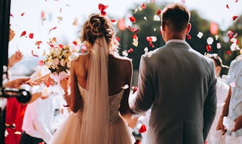 結婚のメリットとデメリットを完全回答 話題の事実婚との違いも解説します Smartlog