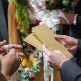 【結婚式】両親に贈る時計のプレゼント10選...