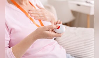 大人の女性向け防犯ブザーおすすめ人...