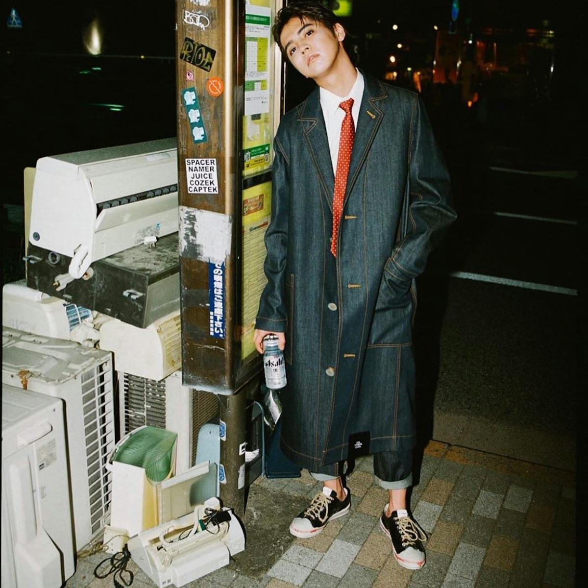 片寄涼太が着用する トレンチコート ブランドと着こなし解説 Smartlog 片寄涼太が着用する トレンチコート ブランドと着こなし解説 Smartlog