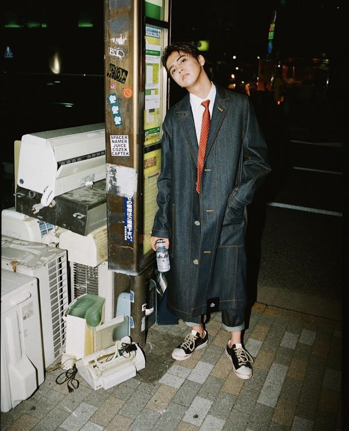 片寄涼太が着用する トレンチコート ブランドと着こなし解説 Smartlog 片寄涼太が着用する トレンチコート ブランドと着こなし解説 Smartlog