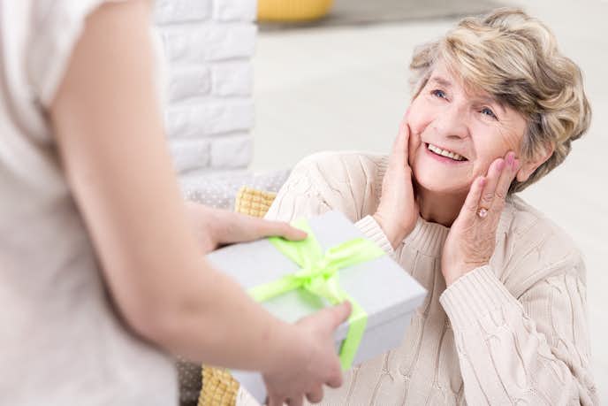 70代女性が喜ぶプレゼントランキング｜母親・祖母におすすめのギフト特集 Smartlog