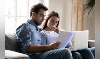 旦那が物に当たって怖い モノに八つ当たりする夫の心理と対処法を紹介 Smartlog 旦那が物に当たって怖い モノに八つ当たりする夫の心理と対処法を紹介 Smartlog