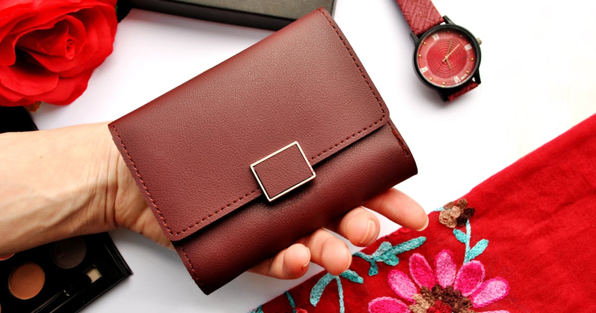 彼女に贈るブランド財布の誕生日プレゼント15選 二つ折り 長財布の人気ギフトを紹介 Smartlog 彼女に贈るブランド財布の誕生日プレゼント15選 二つ折り 長財布の人気ギフトを紹介 Smartlog