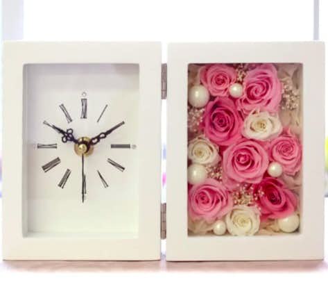 結婚式で両親に贈る時計のプレゼントはバラの置き時計 プリザーブドフラワー