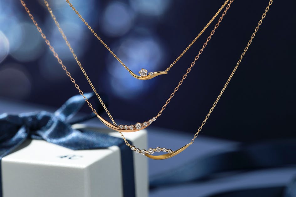 4 のネックレスはクリスマスプレゼントに喜ばれる ジュエリーを貰った女性の反応を調査 最高のクリスマスプレゼント2021 By Smartlog
