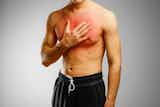 大胸筋の筋肉痛への対処法。筋トレをやめるべき理由&治らない原因を解説