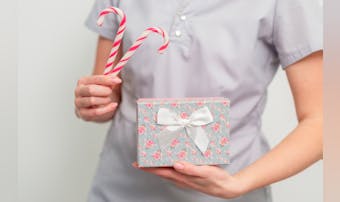 看護師の女性が喜ぶプレゼント特集｜職場で使える人気ギフトとは？