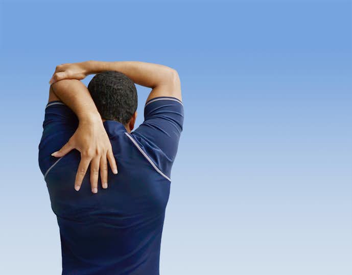 肩の筋肉（三角筋中部）を伸ばせる効果的なストレッチメニュー