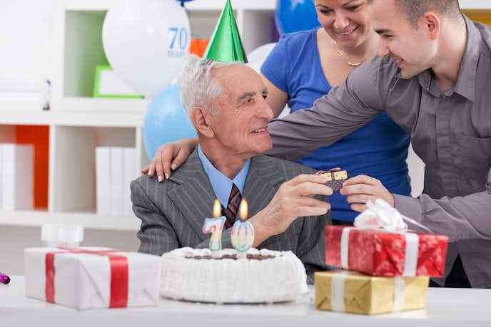 父親に贈る古希祝いの人気プレゼント 70歳になるお父さんが喜ぶギフトを大公開 Smartlog 父親に贈る古希祝いの人気プレゼント 70歳になるお父さんが喜ぶギフトを大公開 Smartlog