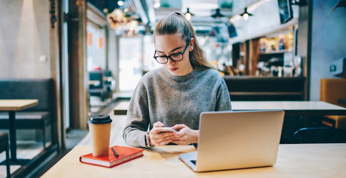 彼女のlineの返信が遅い理由とは 脈なしを判断する待ち時間 4つの対処法を解説 Smartlog 彼女のlineの返信が遅い理由とは 脈なしを判断する待ち時間 4つの対処法を解説 Smartlog