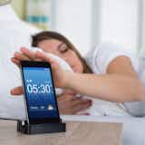 絶対起きれる目覚まし時計アプリ7選。寝坊しなくなる人気アプリを大公開！