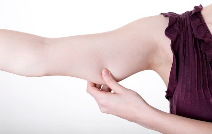二の腕が太い原因 ぶよぶよの腕回りを細くする効果的なトレーニングとは Smartlog