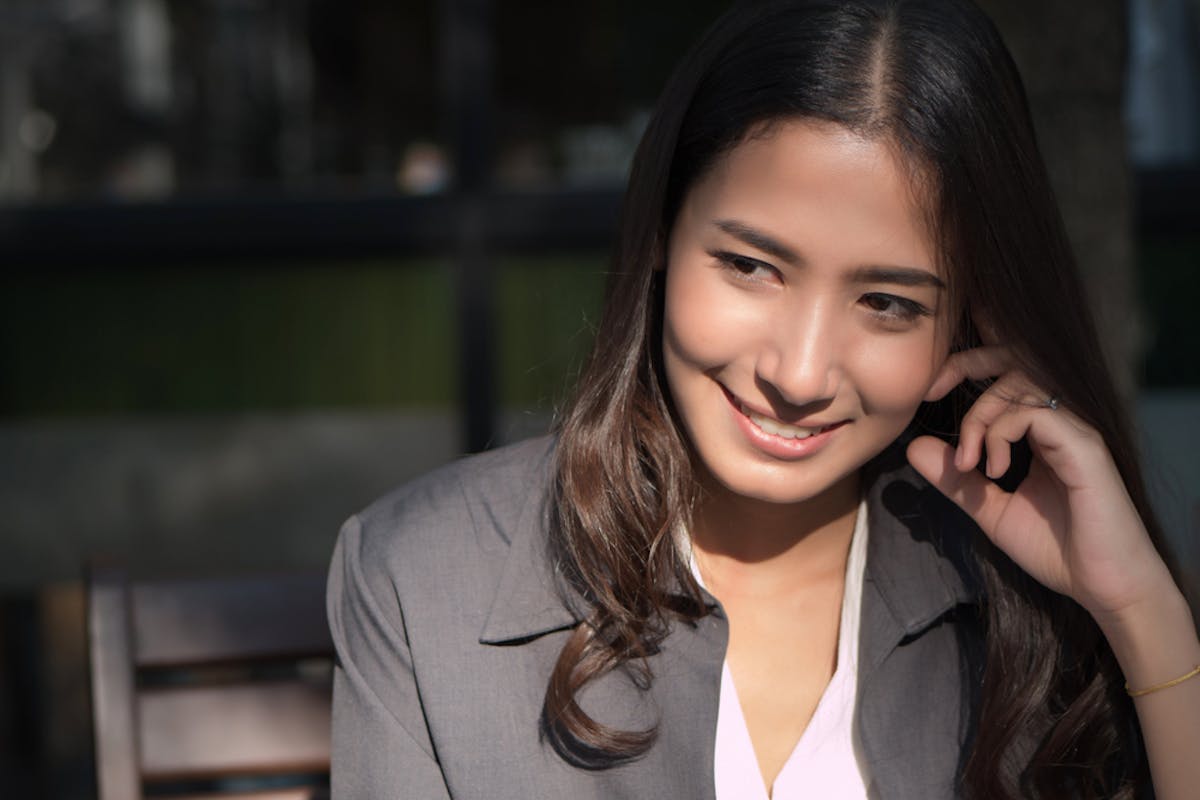 見てたのに目をそらすのは脈ありの証拠 目が合ってすぐに逸らす人の心理を解説 Smartlog 見てたのに目をそらすのは脈ありの証拠 目が合ってすぐに逸らす人の心理を解説 Smartlog