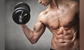 胸筋下部を鍛えるダンベルトレーニング7選｜大胸筋に効果的な筋トレメニューを解説