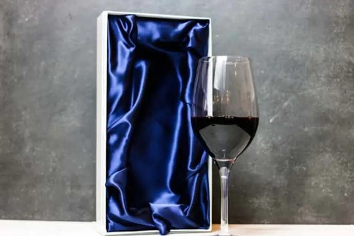 ワイングラスのおすすめプレゼント：名入れクリスタルワイングラス.jpg