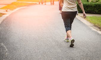 水中ウォーキングの効果的な歩き方 簡単に痩せるダイエットメニューとは Smartlog 水中ウォーキングの効果的な歩き方 簡単に痩せるダイエットメニューとは Smartlog