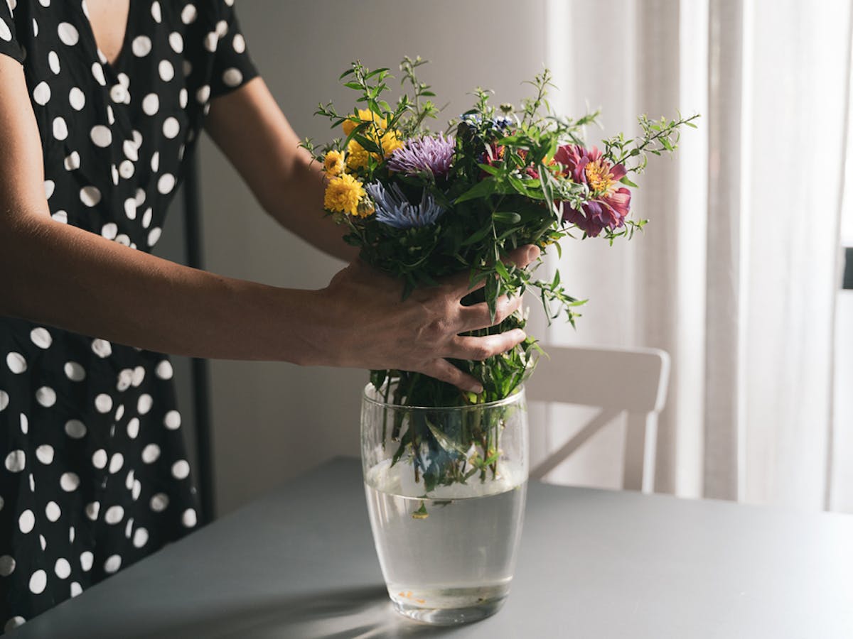 結婚祝いに贈る花瓶のプレゼント15選 新婚生活が華やかになるおすすめギフトとは Smartlog 結婚祝いに贈る花瓶のプレゼント15選 新婚生活が華やかになるおすすめギフトとは Smartlog