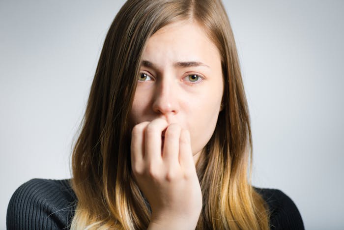 爪を噛む人の心理とは 爪を噛む癖 咬爪症 を治す改善方法を解説 Smartlog