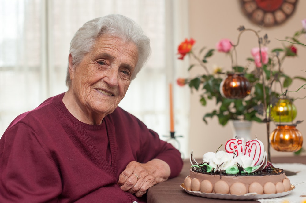 卒寿(90歳)のお祝いでおすすめのプレゼント｜祖父／祖母が喜ぶ人気ギフトを解説 | Smartlog