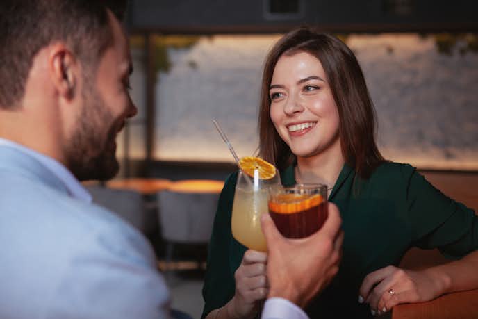 サシ飲みの意味とは 男女の片思いを叶える サシ飲みデート のコツ Smartlog サシ飲みの意味とは 男女の片思いを叶える サシ飲みデート のコツ Smartlog