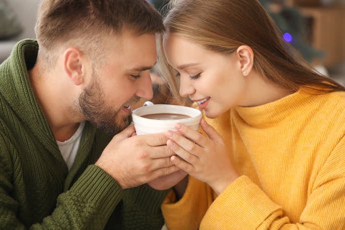 浮気性な男性の心理とは すぐ浮気する原因 浮気癖を治す方法を解説 Smartlog 浮気性な男性の心理とは すぐ浮気する原因 浮気癖を治す方法を解説 Smartlog