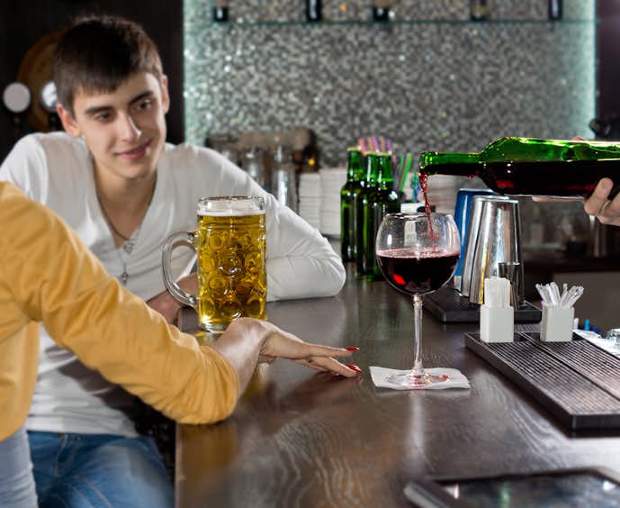 サシ飲みの意味とは 男女の片思いを叶える サシ飲みデート のコツ Smartlog サシ飲みの意味とは 男女の片思いを叶える サシ飲みデート のコツ Smartlog